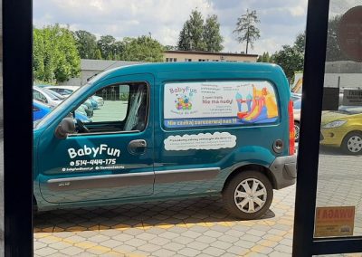 reklama firmy na samochodzie